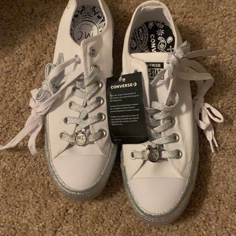 Miley Cyrus low top converse